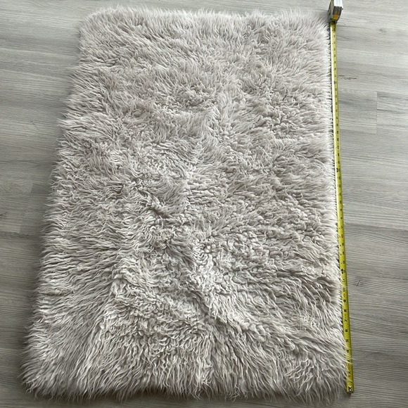 Nicole Miller white area rug fuzzy - Picture 2 of 6